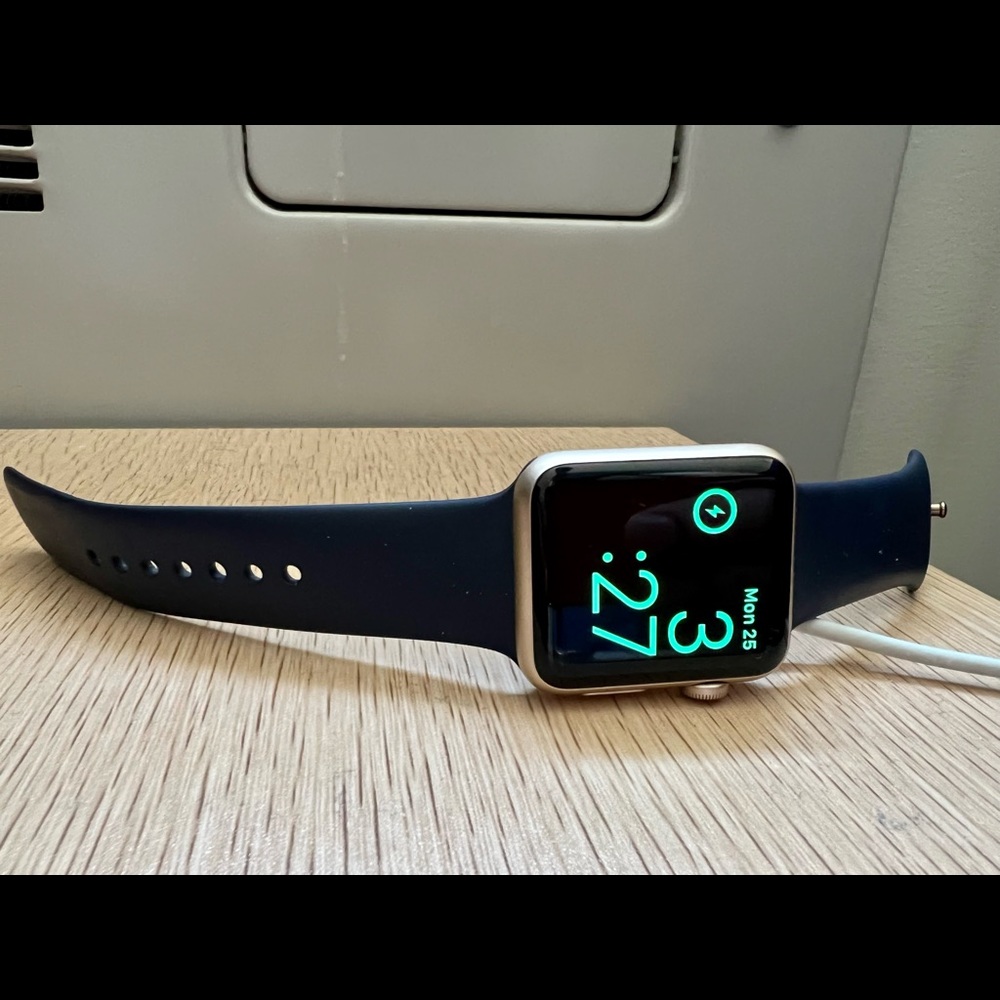 Apple Watch Series 1 42 mm Gold Aluminum Case with Midnight Blue Band